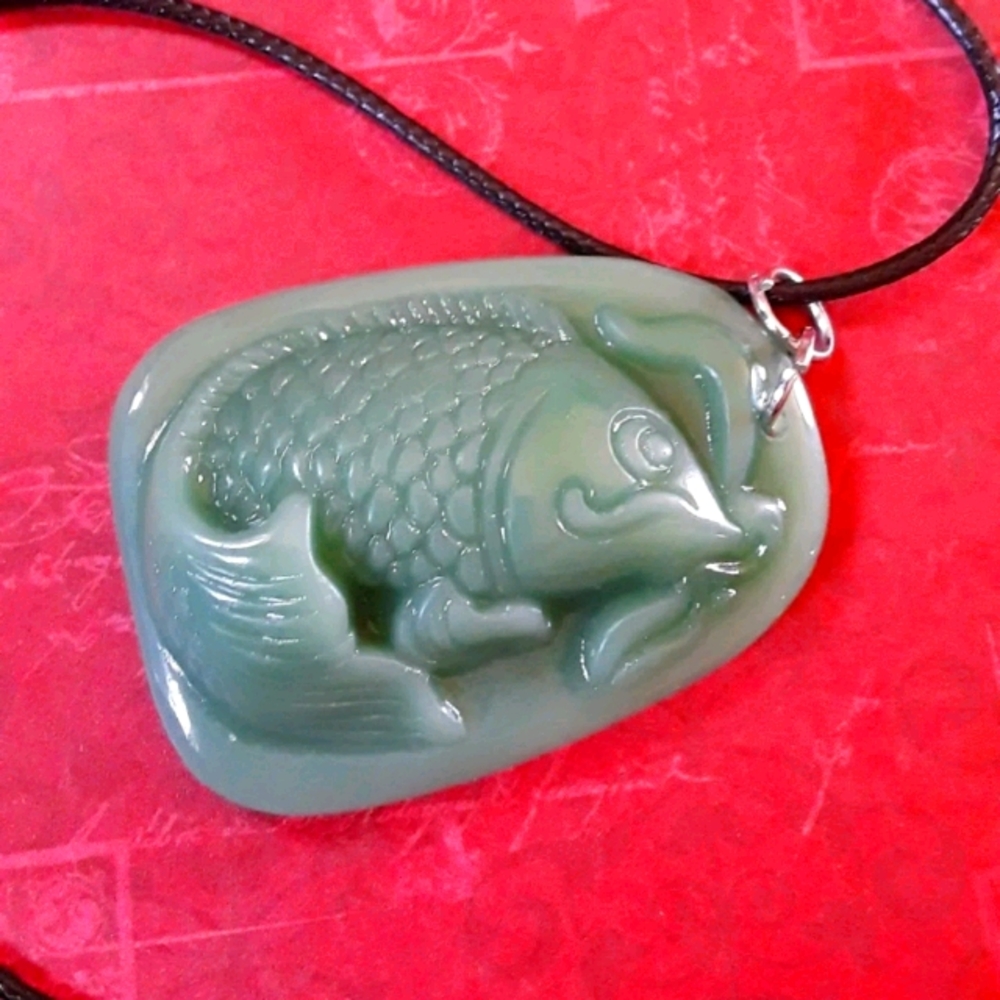 💜JADE FISH NECKLACE WITH CORD